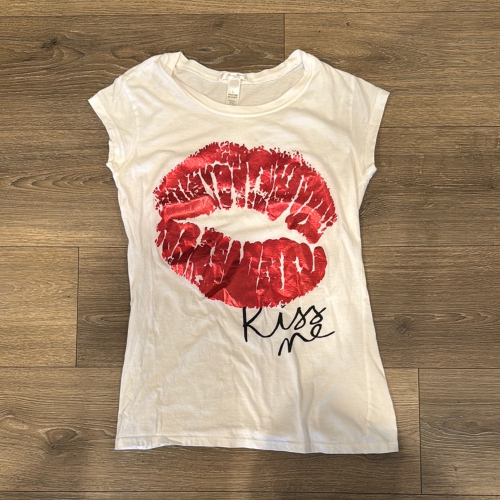 White Tshirt Shirt with Red Lip Print